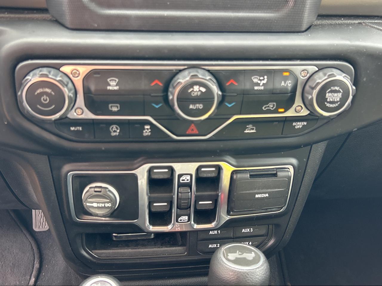 2021 Jeep Wrangler UNLIMITED SPORT, CLEAN CARFAX, DUAL TOPS, A/C! Photo