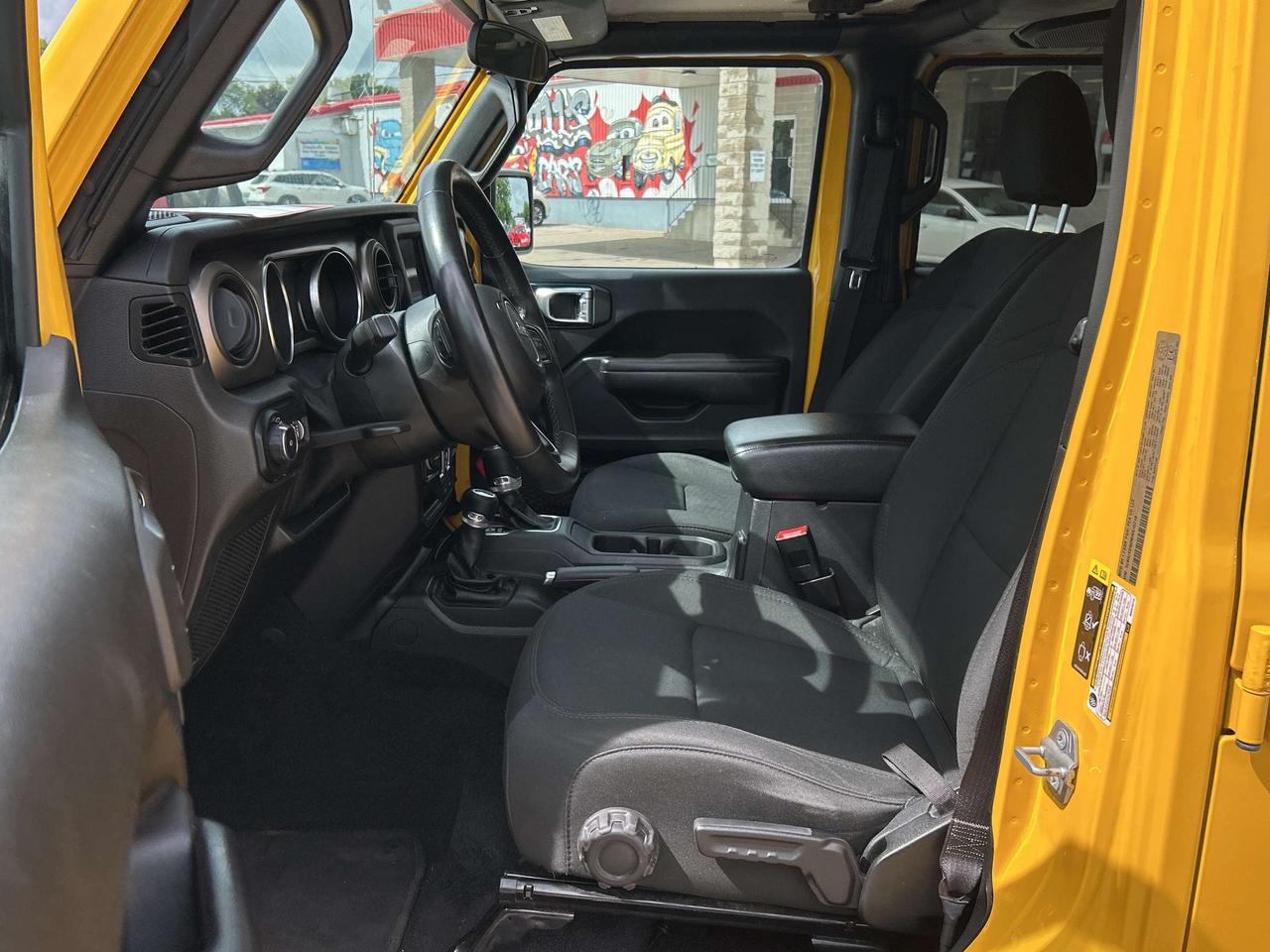 2021 Jeep Wrangler UNLIMITED SPORT, CLEAN CARFAX, DUAL TOPS, A/C! - Photo #13