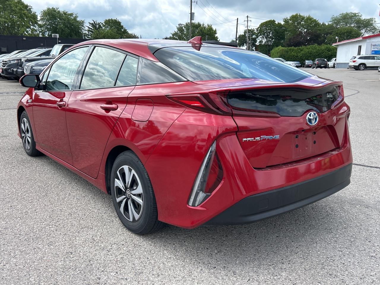 2018 Toyota Prius Prime PLUG IN HYBRID, AUTO, CLEAN CARFAX! - Photo #4
