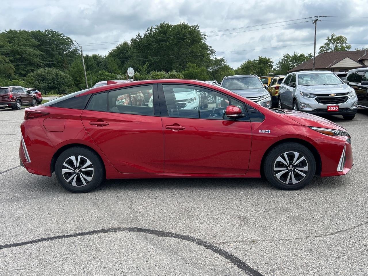 2018 Toyota Prius Prime PLUG IN HYBRID, AUTO, CLEAN CARFAX! - Photo #8