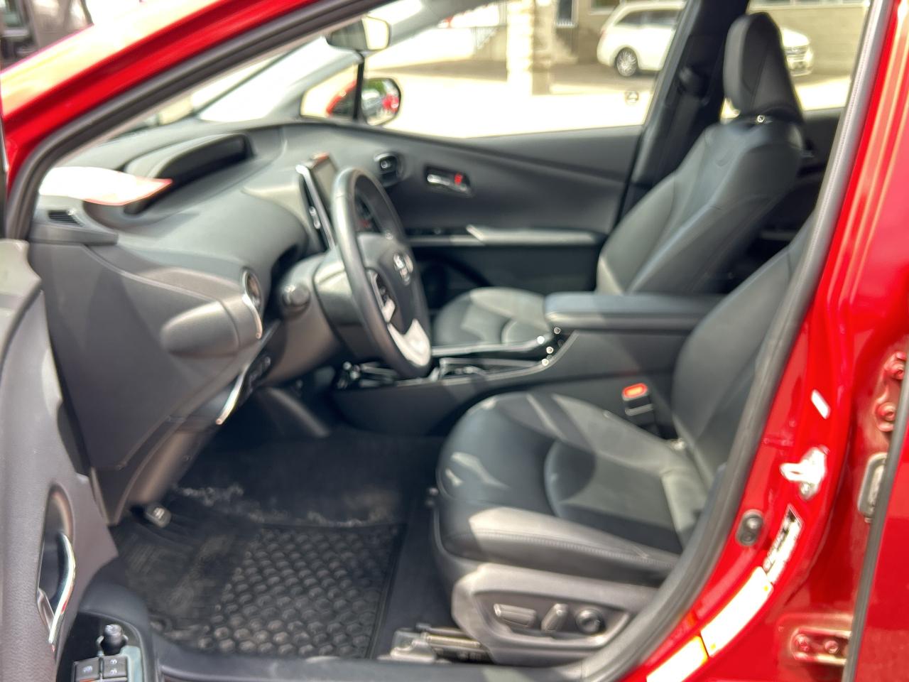 2018 Toyota Prius Prime PLUG IN HYBRID, AUTO, CLEAN CARFAX! - Photo #13