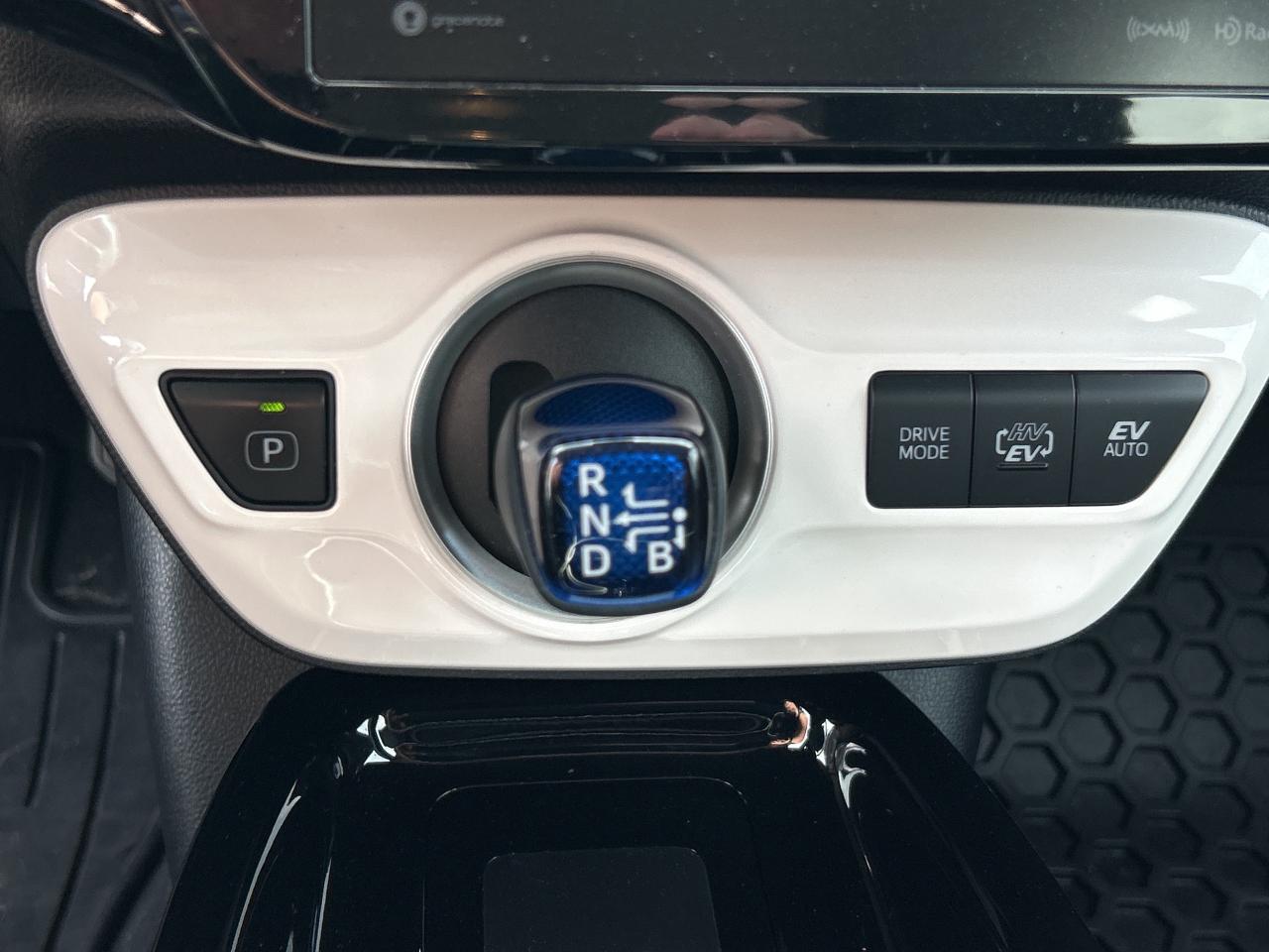 2018 Toyota Prius Prime PLUG IN HYBRID, AUTO, CLEAN CARFAX! - Photo #18