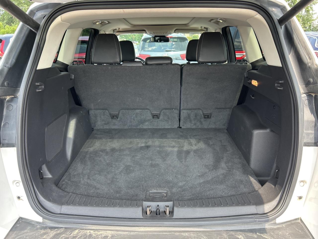 2018 Ford Escape TITANIUM, SUNROOF, REMOTE START, CLEAN CARFAX! - Photo #11