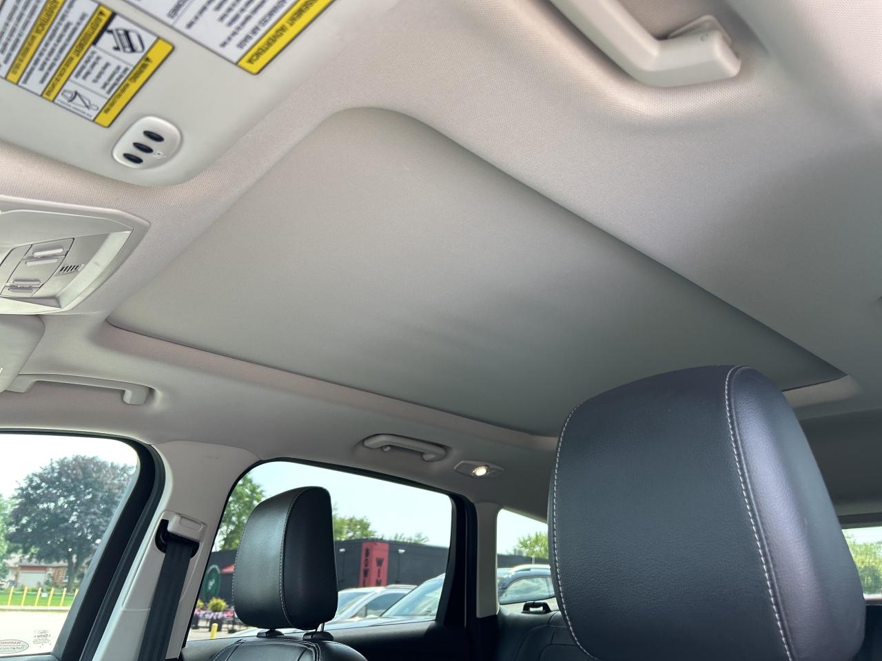 2018 Ford Escape TITANIUM, SUNROOF, REMOTE START, CLEAN CARFAX! - Photo #16