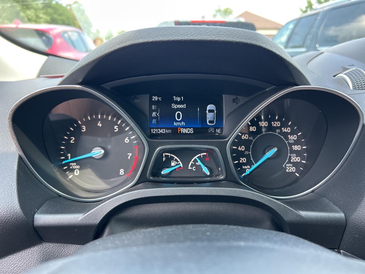 2018 Ford Escape TITANIUM, SUNROOF, REMOTE START, CLEAN CARFAX! - Photo #18