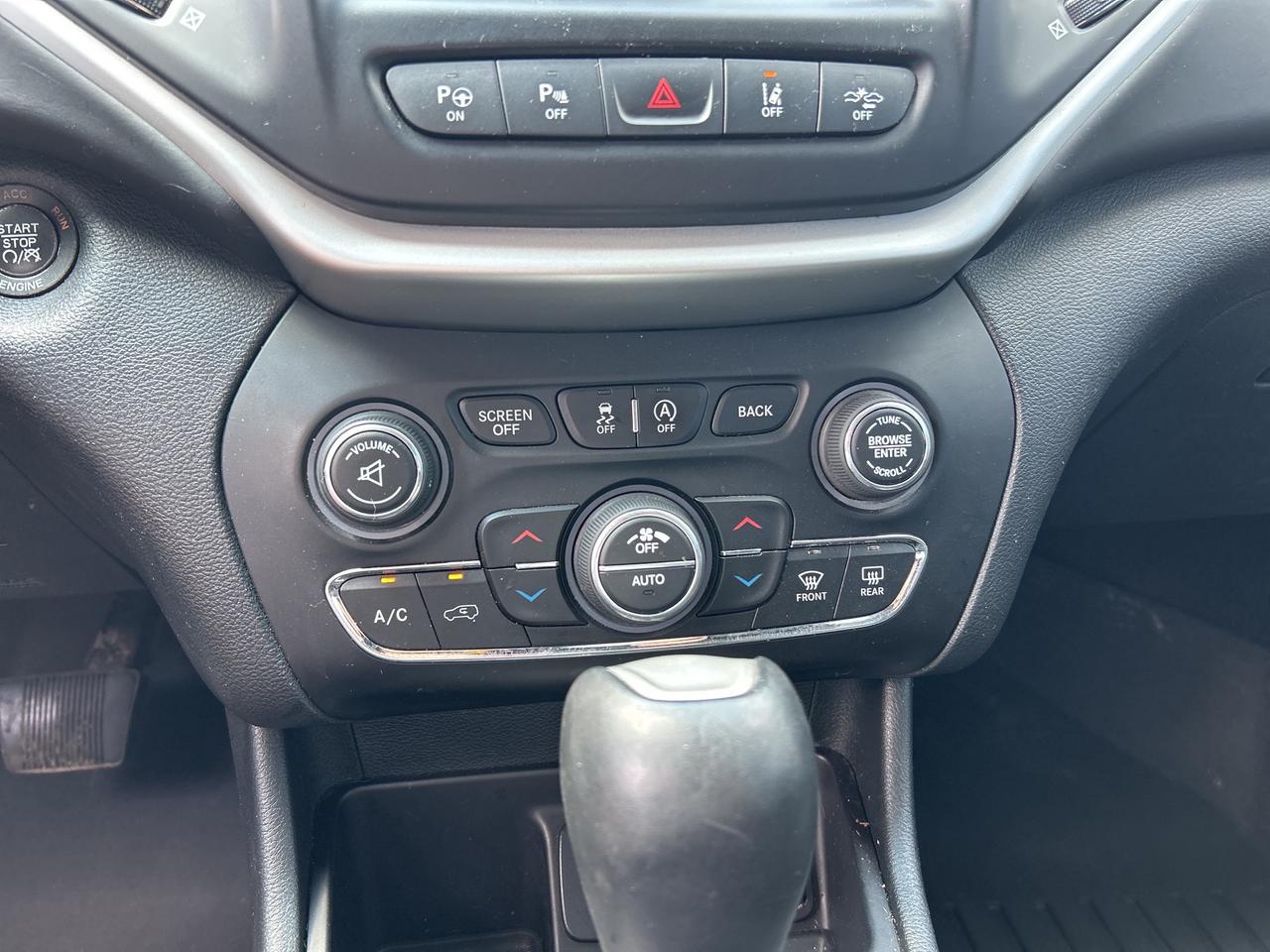 2016 Jeep Cherokee OVERLAND EDITION, HEATED/ COOLED LEATHER SEATS! - Photo #20