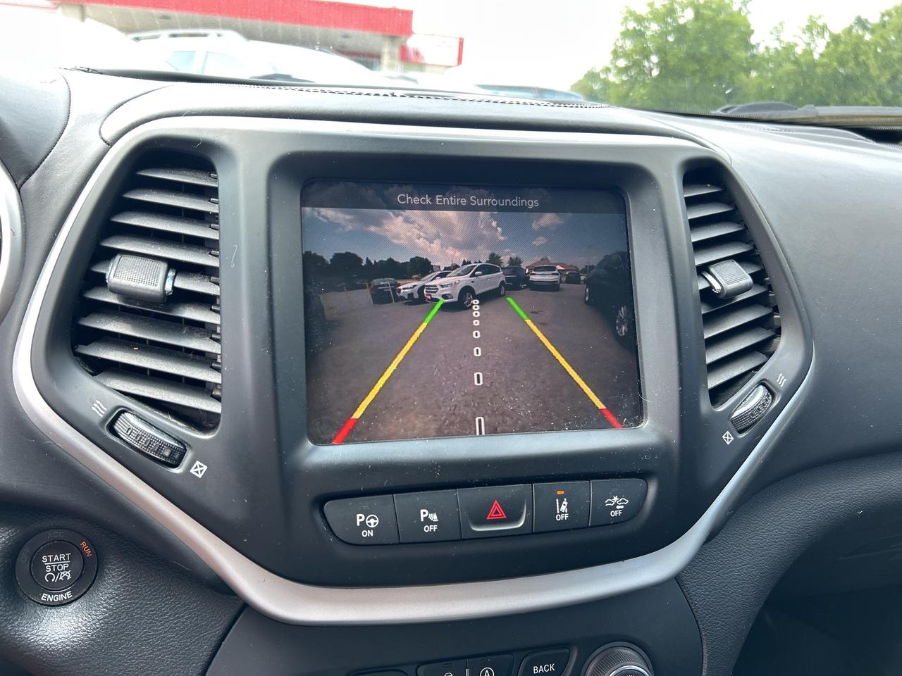 2016 Jeep Cherokee OVERLAND EDITION, HEATED/ COOLED LEATHER SEATS! Photo