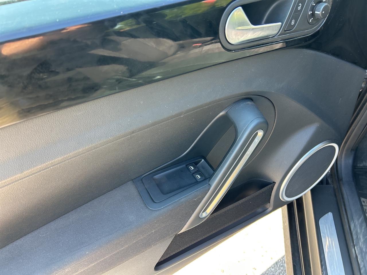 2012 Volkswagen Beetle COMFORTLINE, AUTO, HEATED CLOTH! - Photo #13