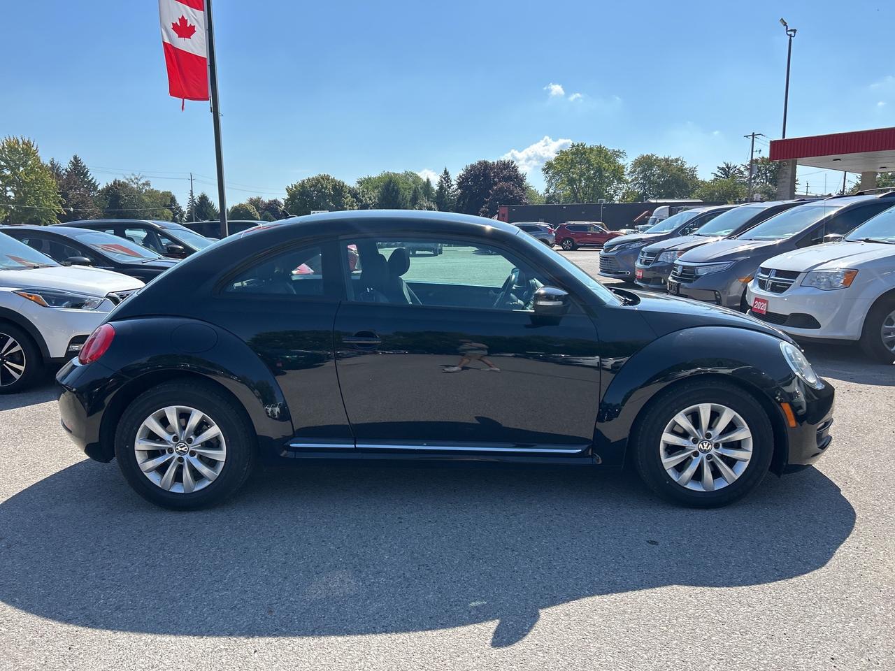 2012 Volkswagen Beetle COMFORTLINE, AUTO, HEATED CLOTH! Photo