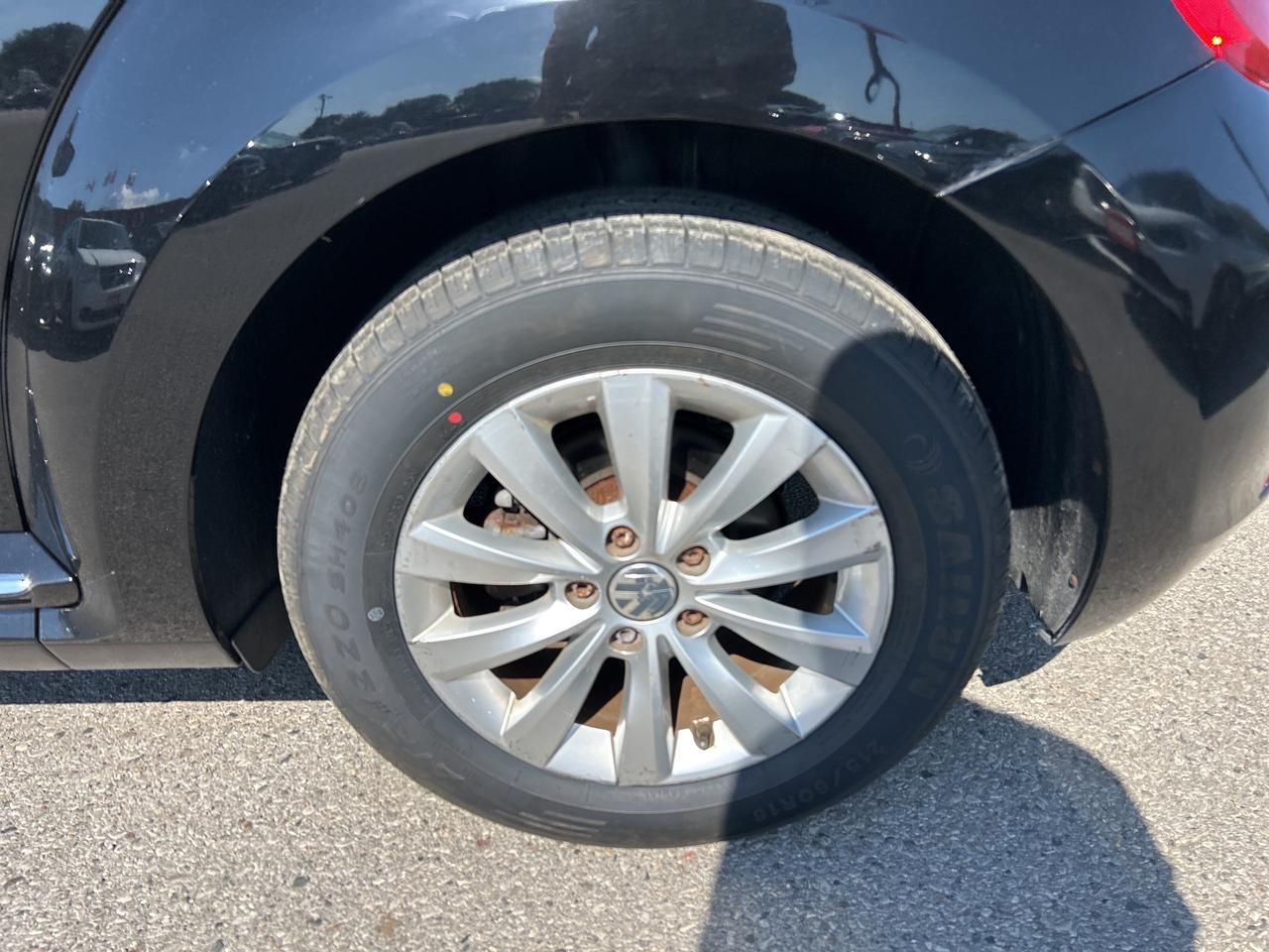 2012 Volkswagen Beetle COMFORTLINE, AUTO, HEATED CLOTH! - Photo #10
