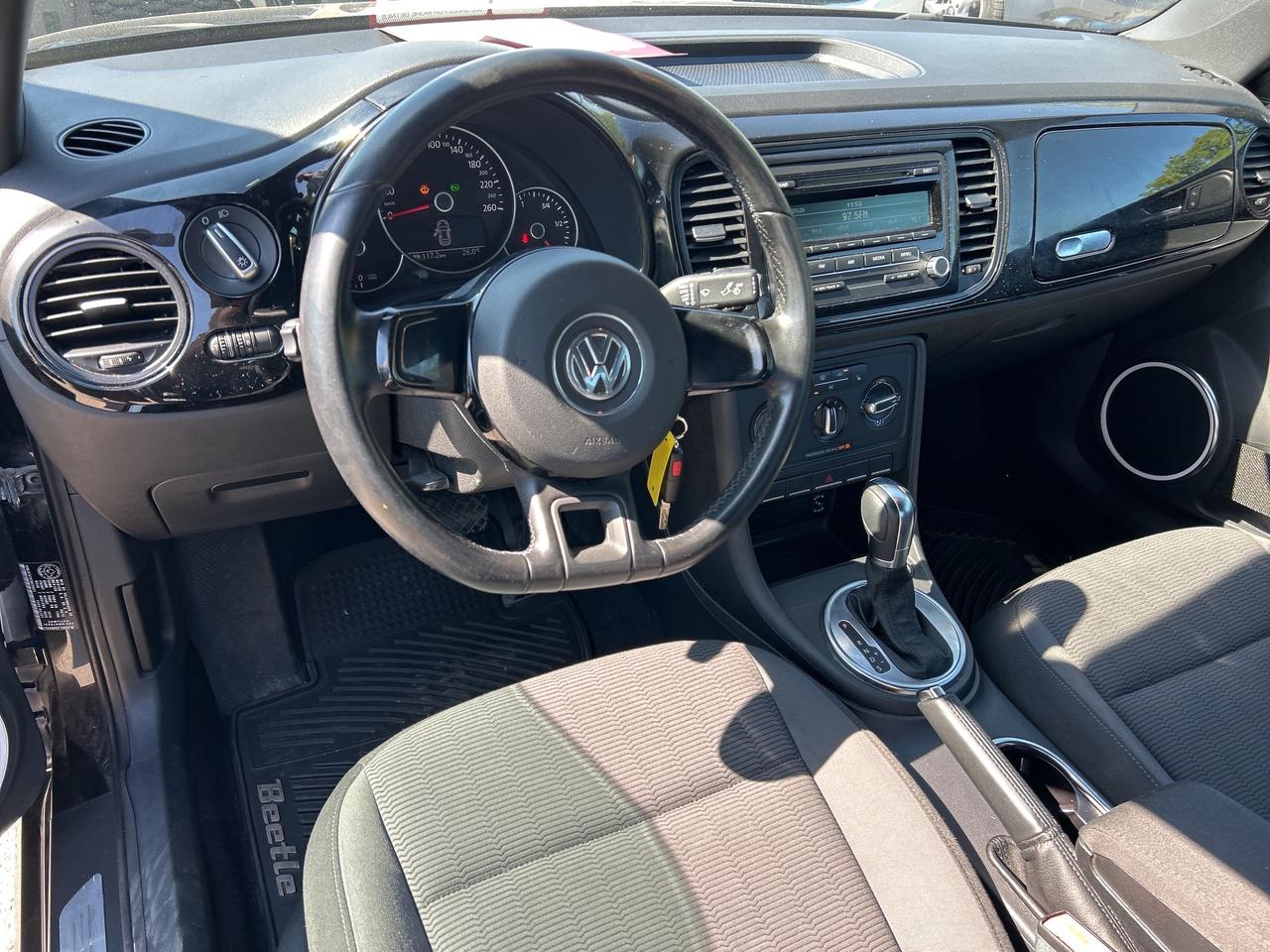 2012 Volkswagen Beetle COMFORTLINE, AUTO, HEATED CLOTH! Photo
