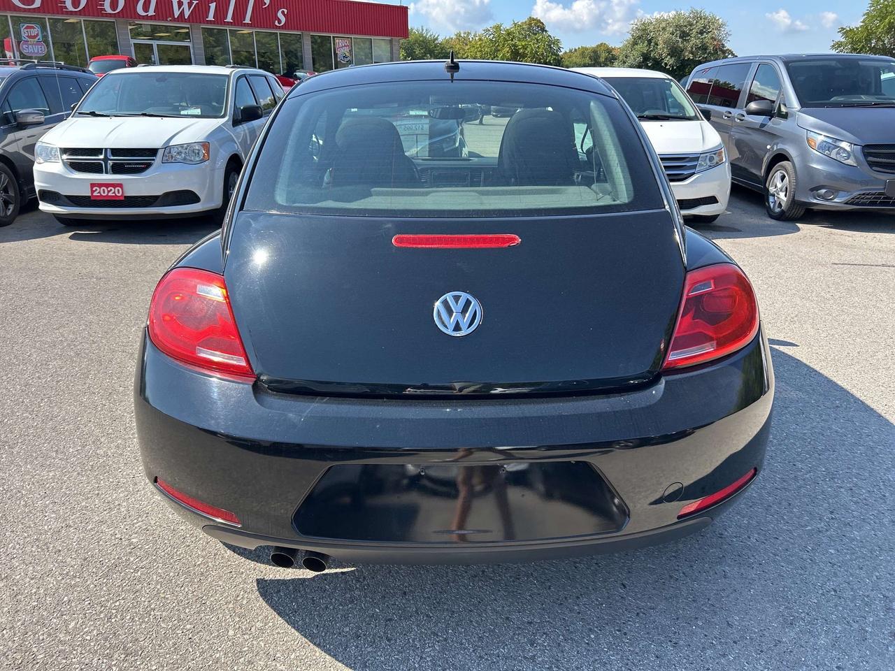 2012 Volkswagen Beetle COMFORTLINE, AUTO, HEATED CLOTH! Photo