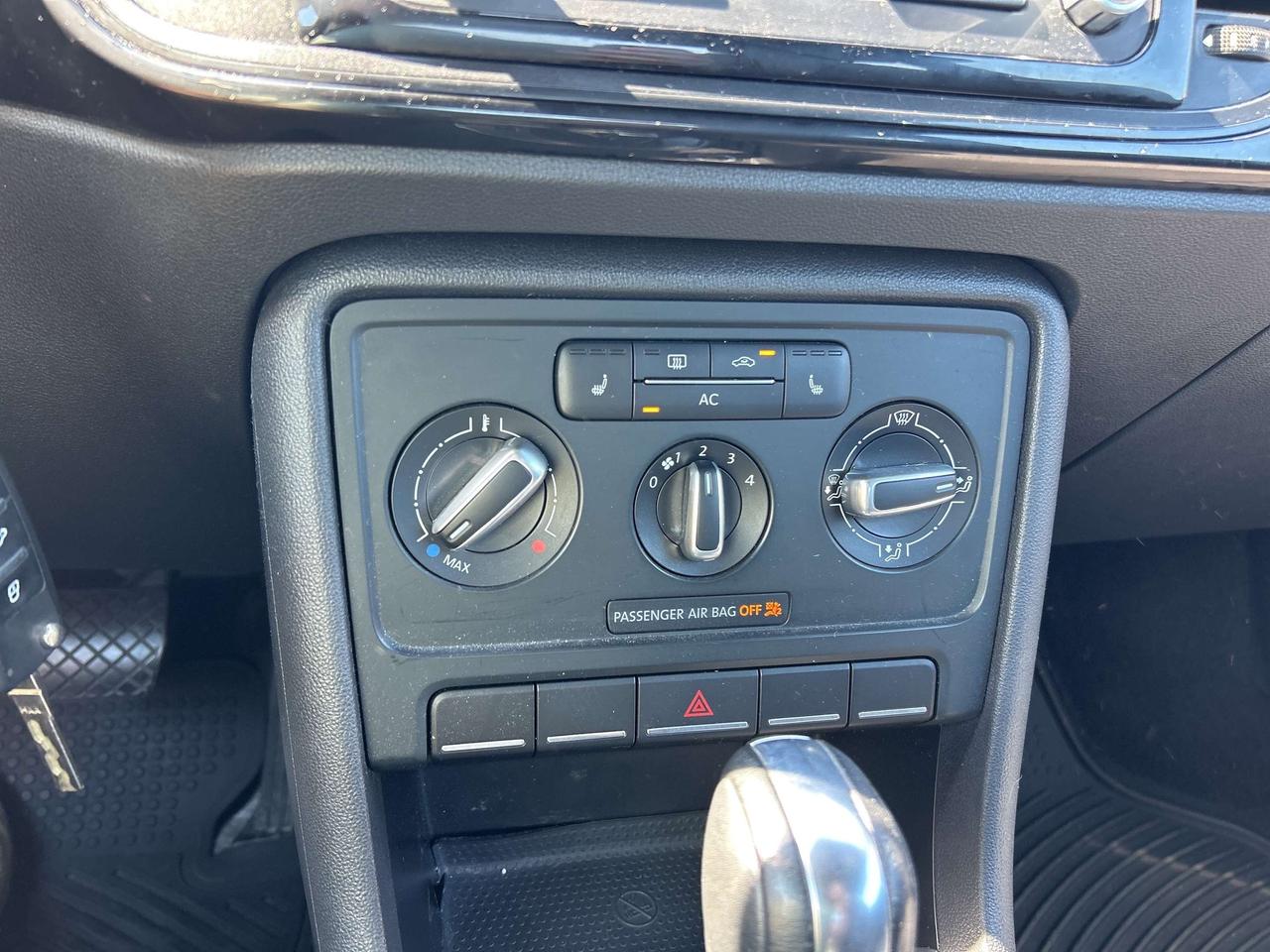 2012 Volkswagen Beetle COMFORTLINE, AUTO, HEATED CLOTH! - Photo #19