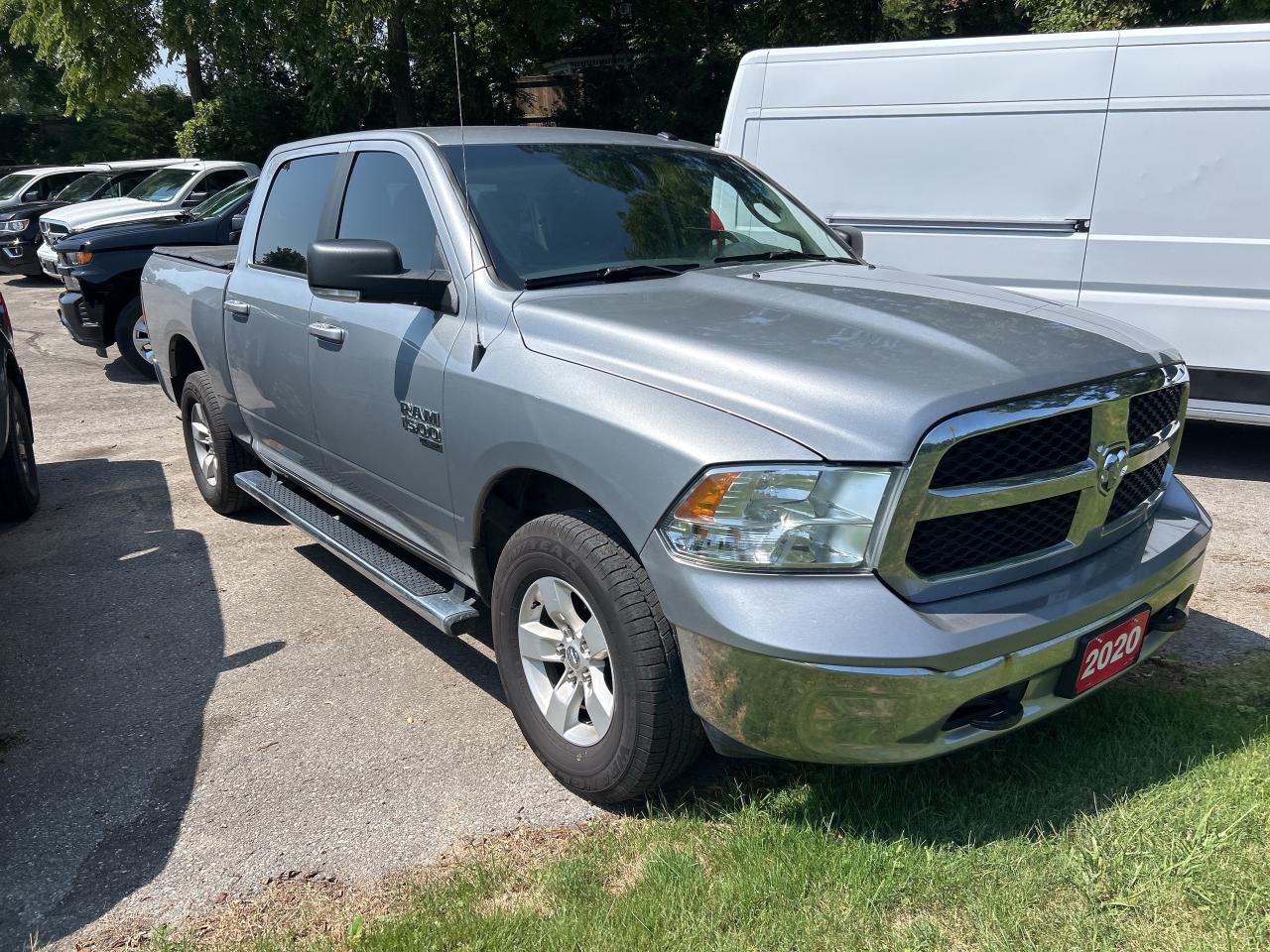 2020 RAM 1500 Classic SLT, CLEAN CARFAX, REMOTE START, 6 PASSENGER! - Photo #4