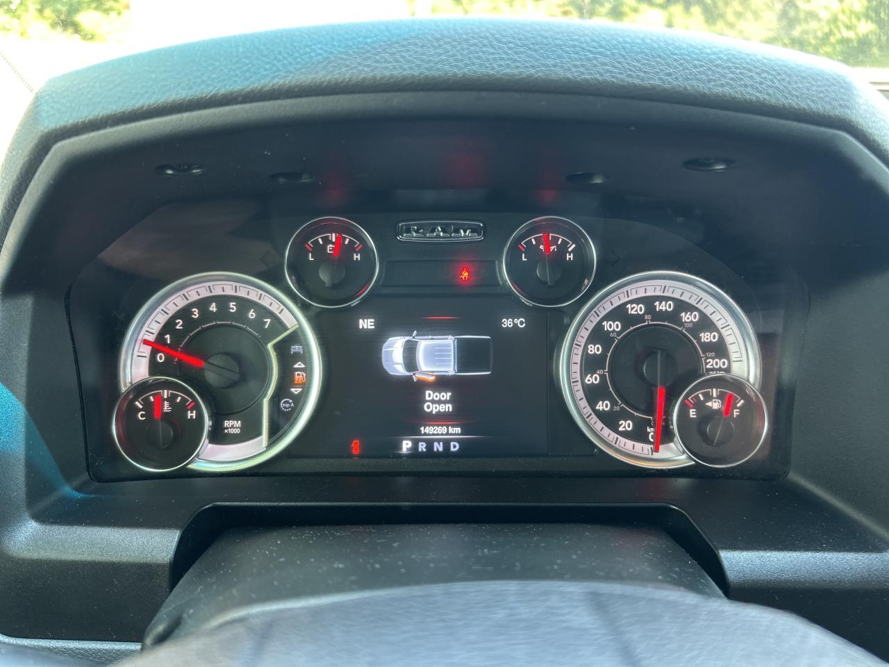 2020 RAM 1500 Classic SLT, CLEAN CARFAX, REMOTE START, 6 PASSENGER! - Photo #16