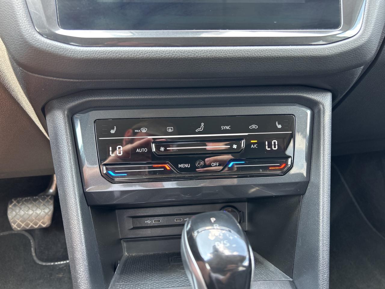 2022 Volkswagen Tiguan SE, LEATHER, CLEAN CARFAX, BACK UP CAMERA! - Photo #19