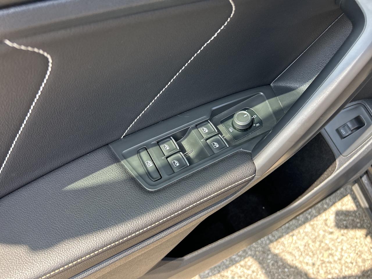 2022 Volkswagen Tiguan SE, LEATHER, CLEAN CARFAX, BACK UP CAMERA! - Photo #15