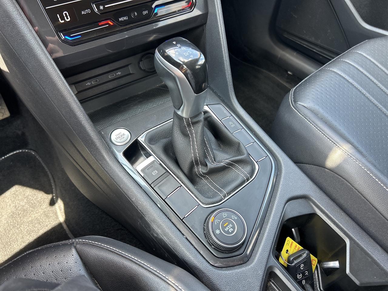 2022 Volkswagen Tiguan SE, LEATHER, CLEAN CARFAX, BACK UP CAMERA! - Photo #20