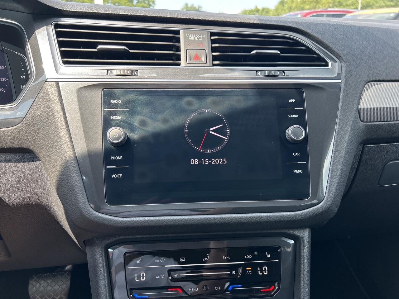 2022 Volkswagen Tiguan SE, LEATHER, CLEAN CARFAX, BACK UP CAMERA! - Photo #18