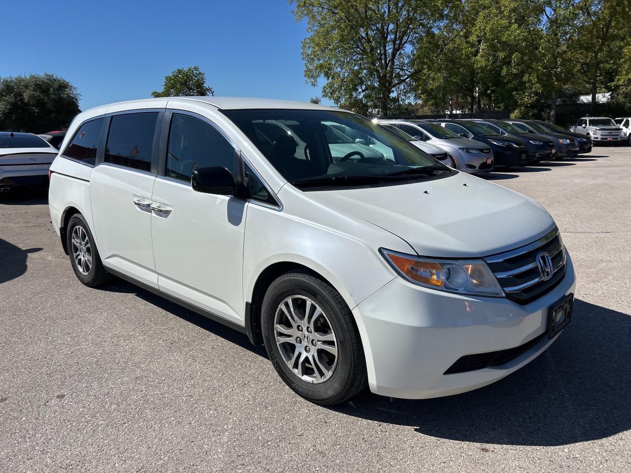 2013 Honda Odyssey EX, HEATED SEATS, CLEAN CARFAX! - Photo #4