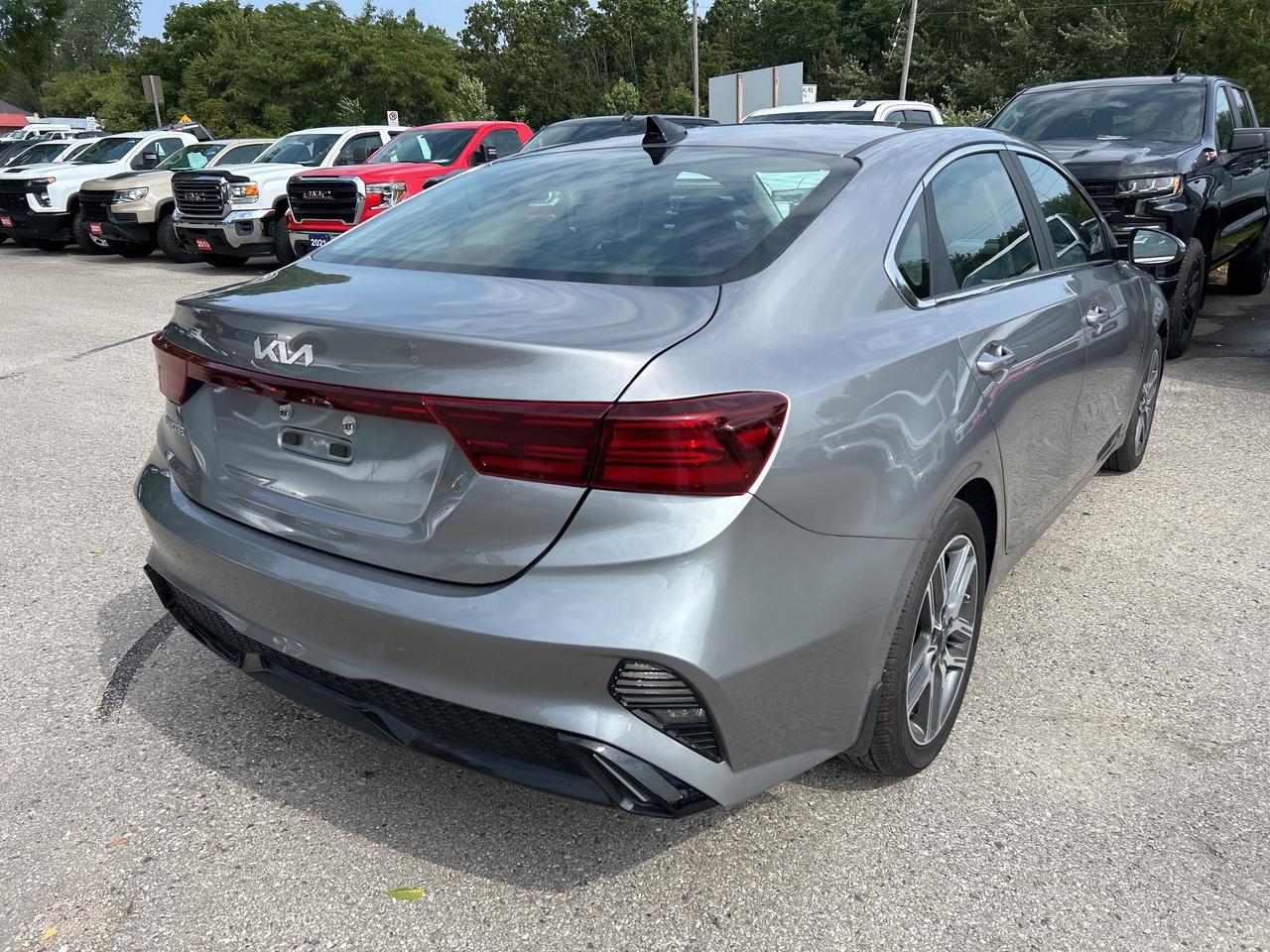 2023 Kia Forte EX, AUTO, 31 000 KMS, HEATED SEATS, SUNROOF! Photo