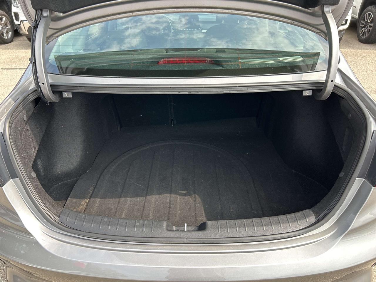 2023 Kia Forte EX, AUTO, 31 000 KMS, HEATED SEATS, SUNROOF! Photo