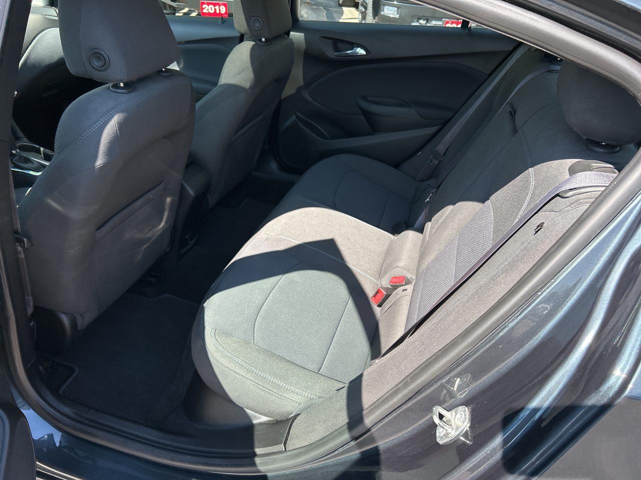 2017 Chevrolet Cruze LT, CLEAN CARFAX, SUNROOF, LOW KMS! Photo