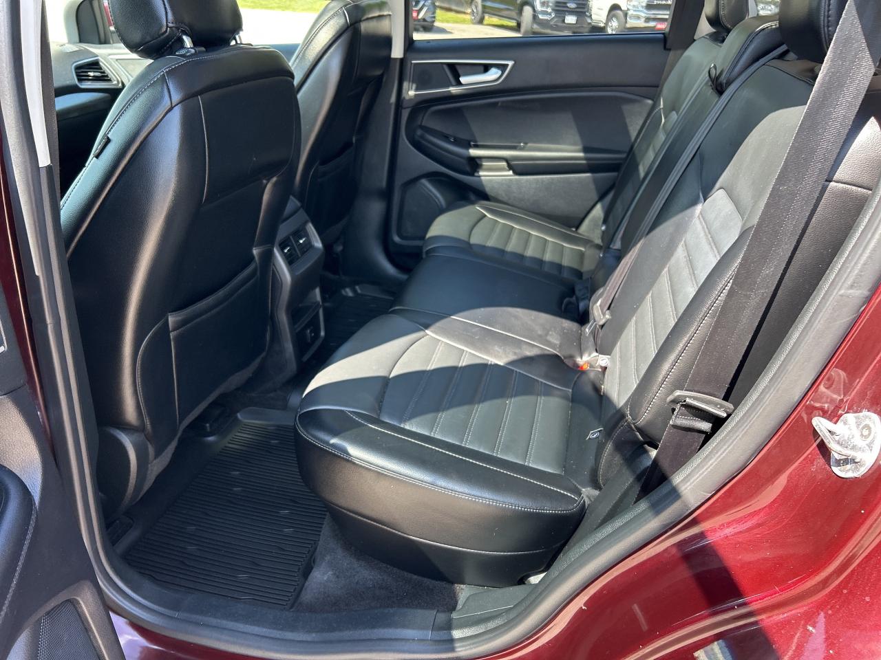 2018 Ford Edge SEL, CLEAN CARFAX, AWD, HEATED SEATS & WHEEL! - Photo #12