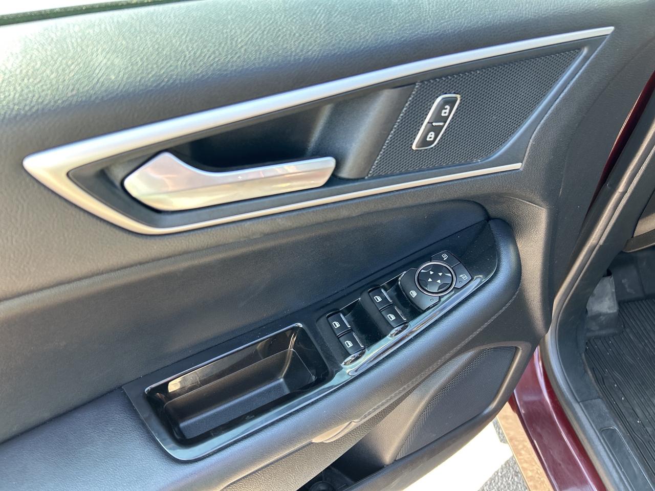 2018 Ford Edge SEL, CLEAN CARFAX, AWD, HEATED SEATS & WHEEL! - Photo #16