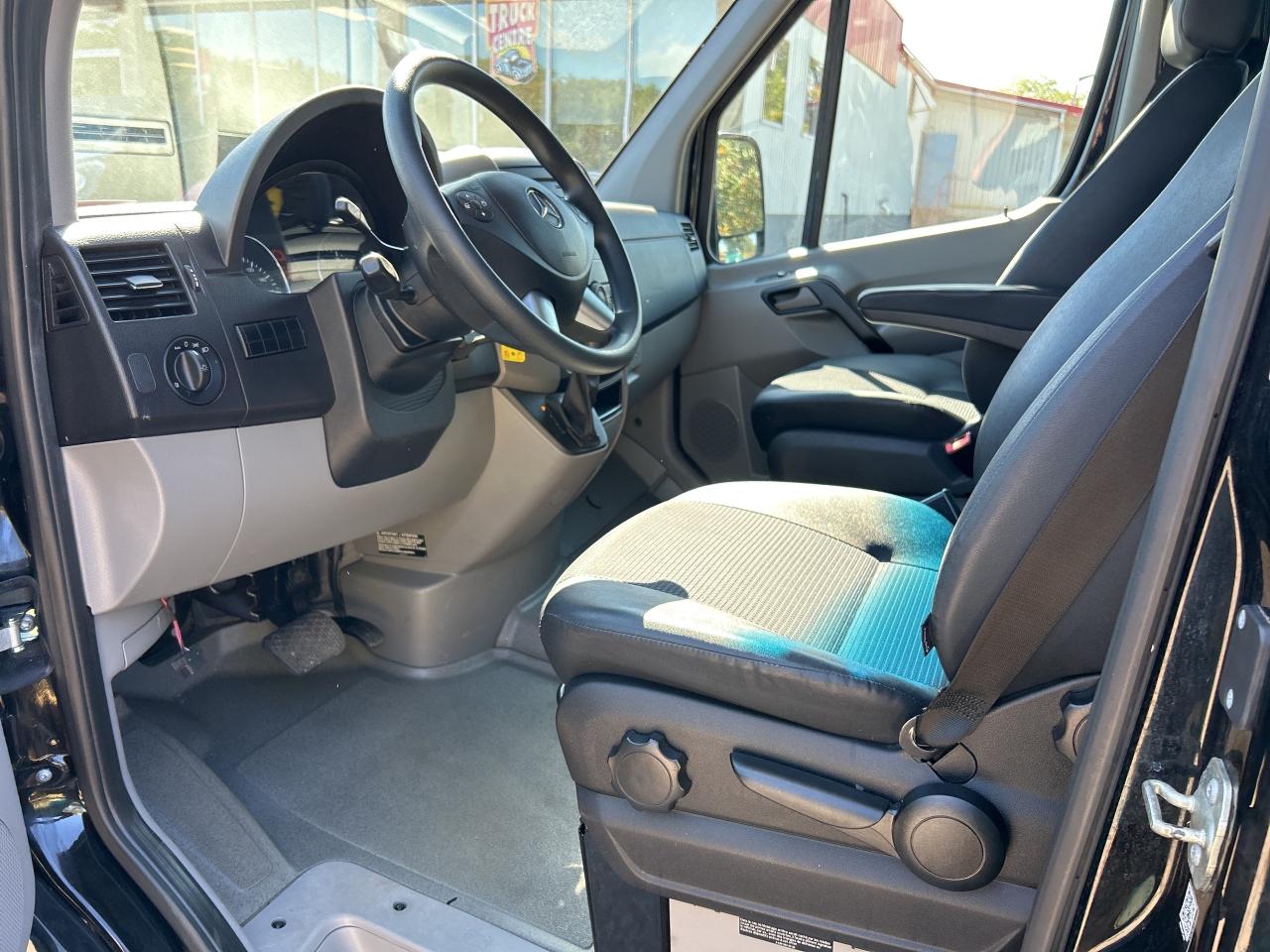 2018 Mercedes-Benz Sprinter Passenger Van 2500 HIGH ROOF, CLEAN CARFAX, DIESEL, 12 PASSENGER - Photo #11