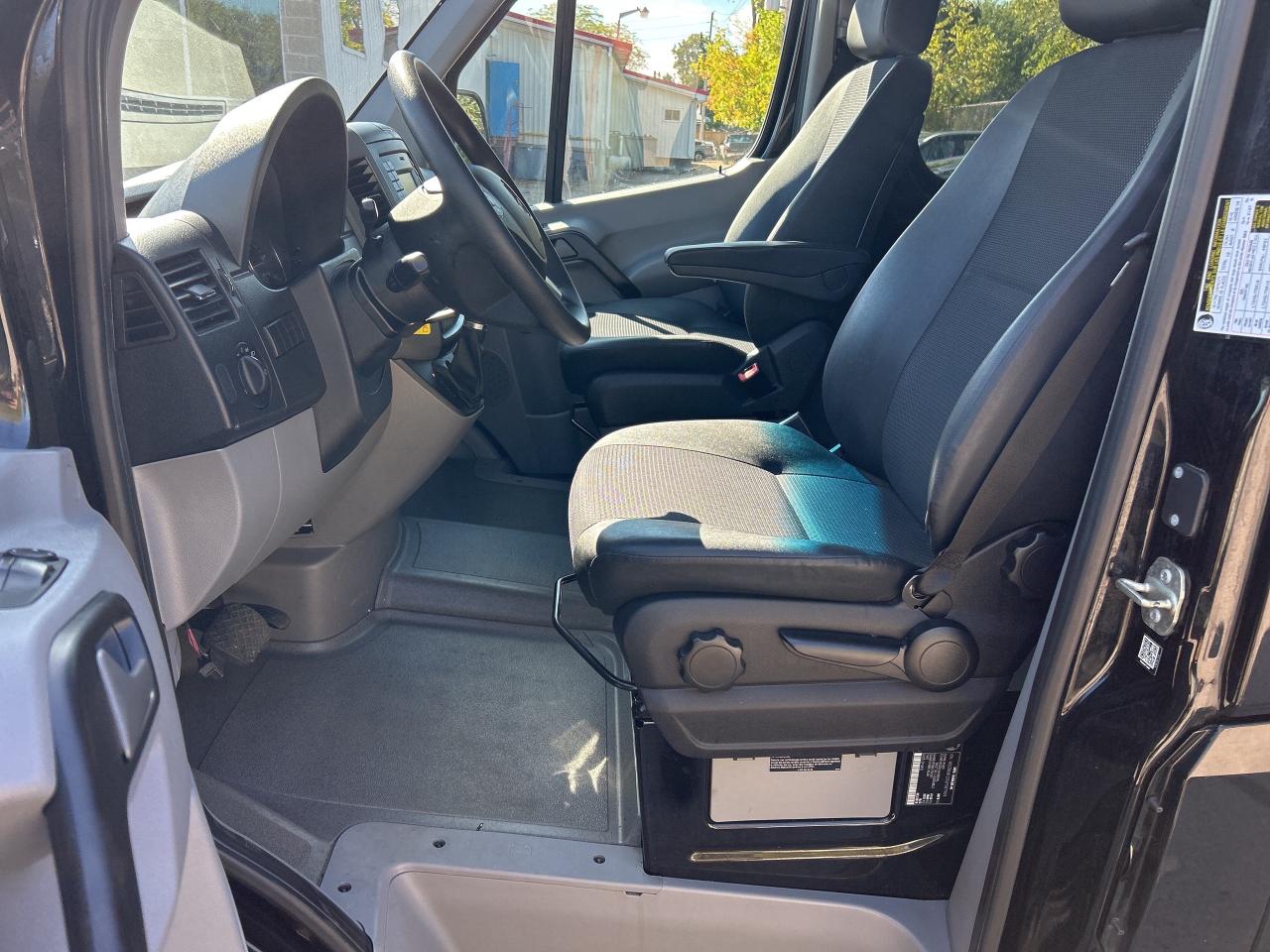 2018 Mercedes-Benz Sprinter Passenger Van 2500 HIGH ROOF, CLEAN CARFAX, DIESEL, 12 PASSENGER - Photo #13