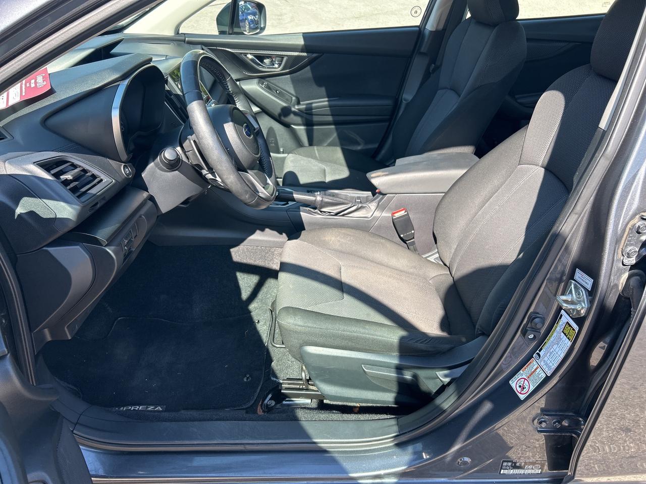 2018 Subaru Impreza CLEAN CARFAX, BACK UP CAMERA, HEATED SEATS! Photo