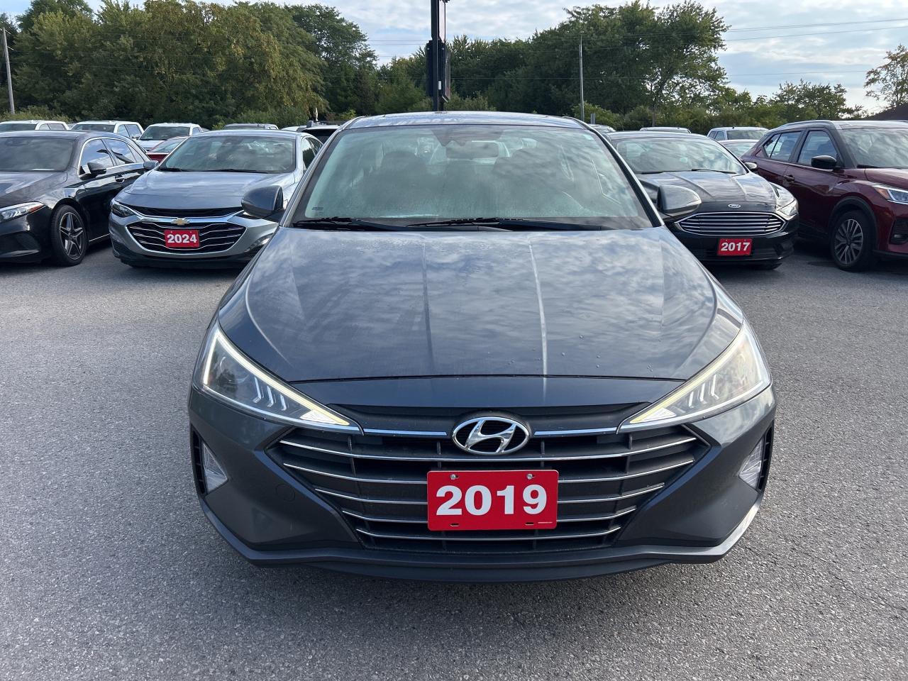 2019 Hyundai Elantra PREFERRED, CLEAN CARFAX, SUNROOF, HEATED SEATS! - Photo #3