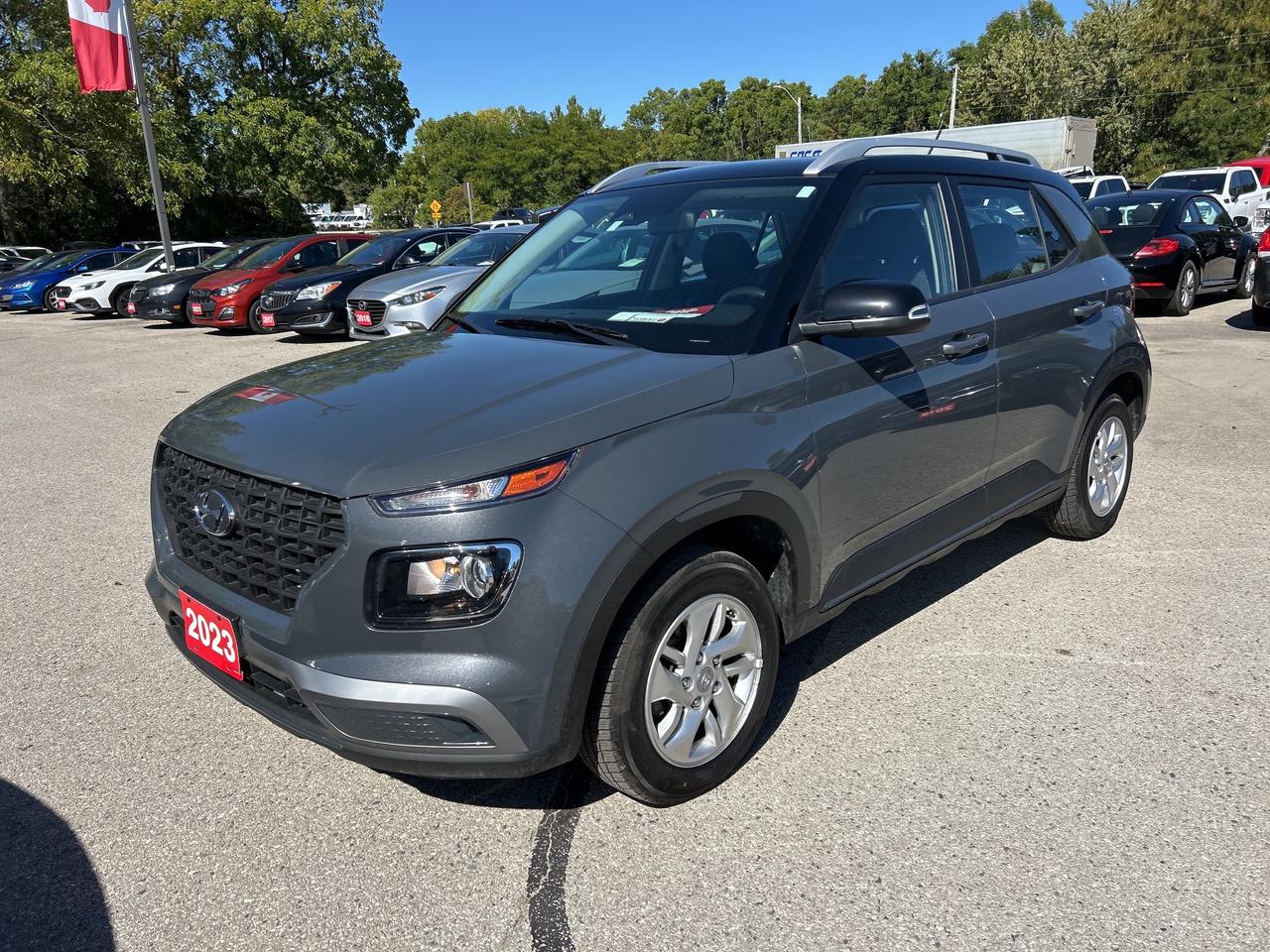 2023 Hyundai Venue PREFERRED, CLEAN CARFAX, REMOTE START, BACK UP CAM - Photo #2
