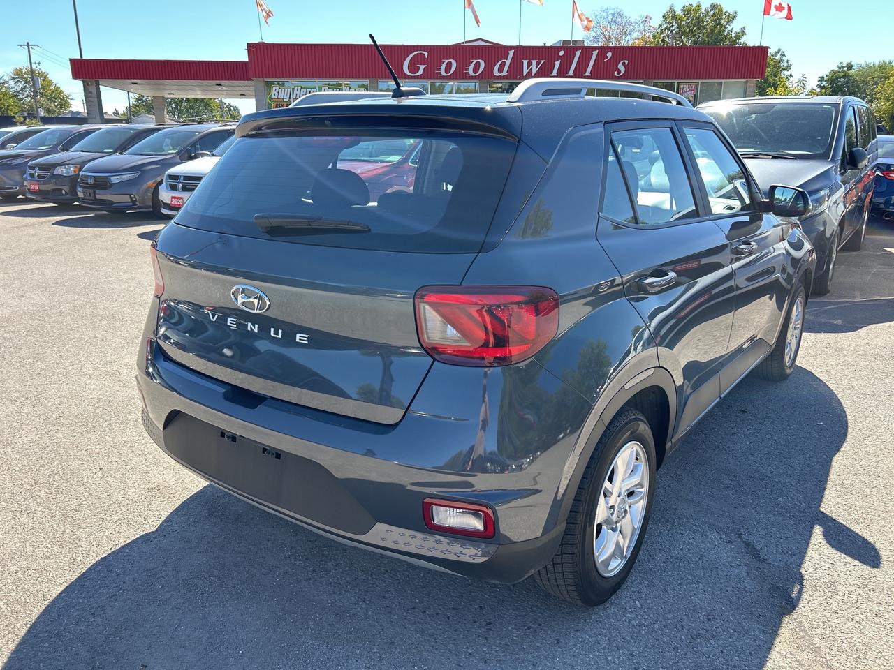 2023 Hyundai Venue PREFERRED, CLEAN CARFAX, REMOTE START, BACK UP CAM Photo