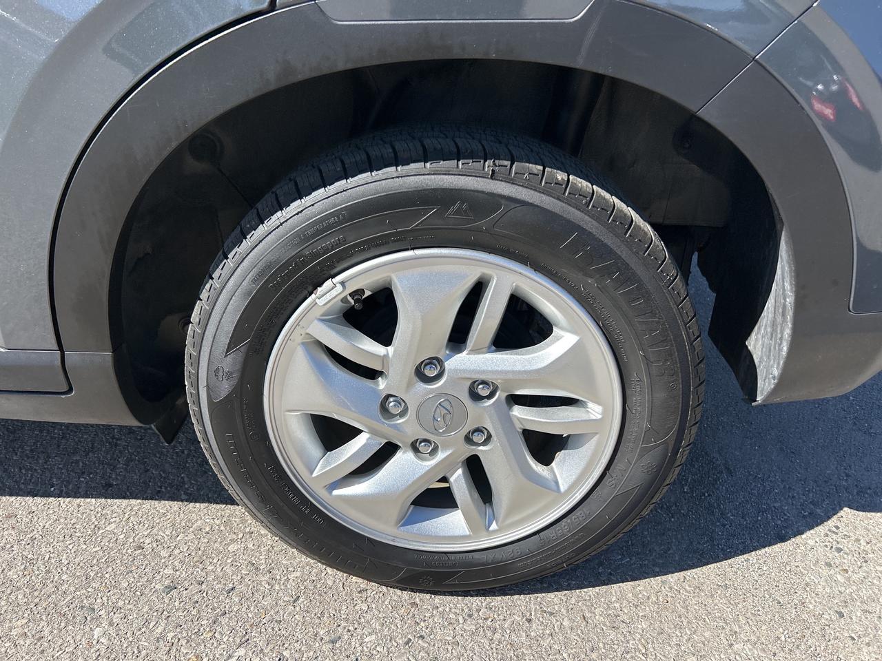 2023 Hyundai Venue PREFERRED, CLEAN CARFAX, REMOTE START, BACK UP CAM Photo