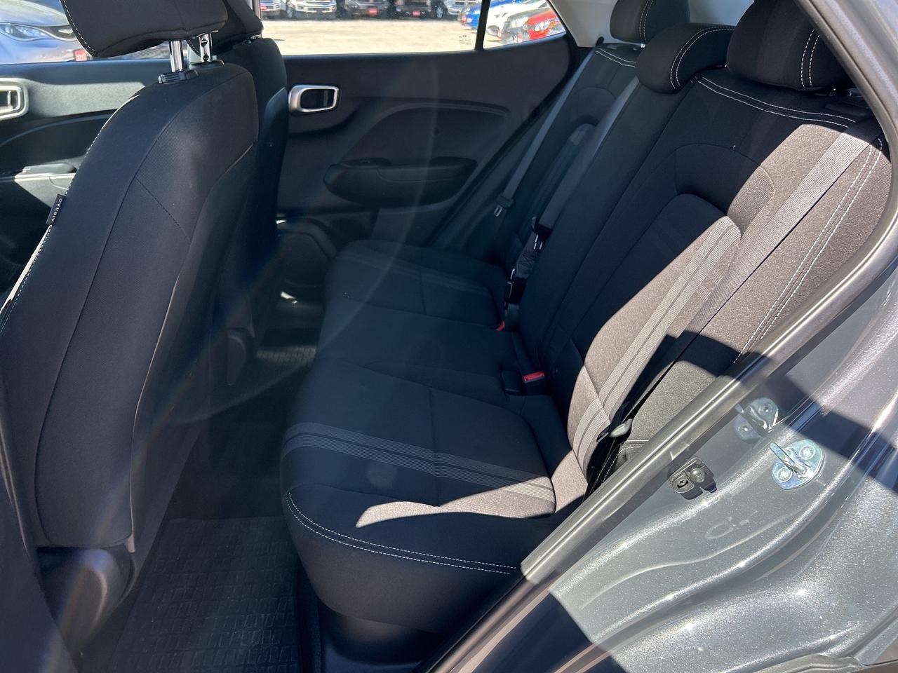 2023 Hyundai Venue PREFERRED, CLEAN CARFAX, REMOTE START, BACK UP CAM - Photo #12