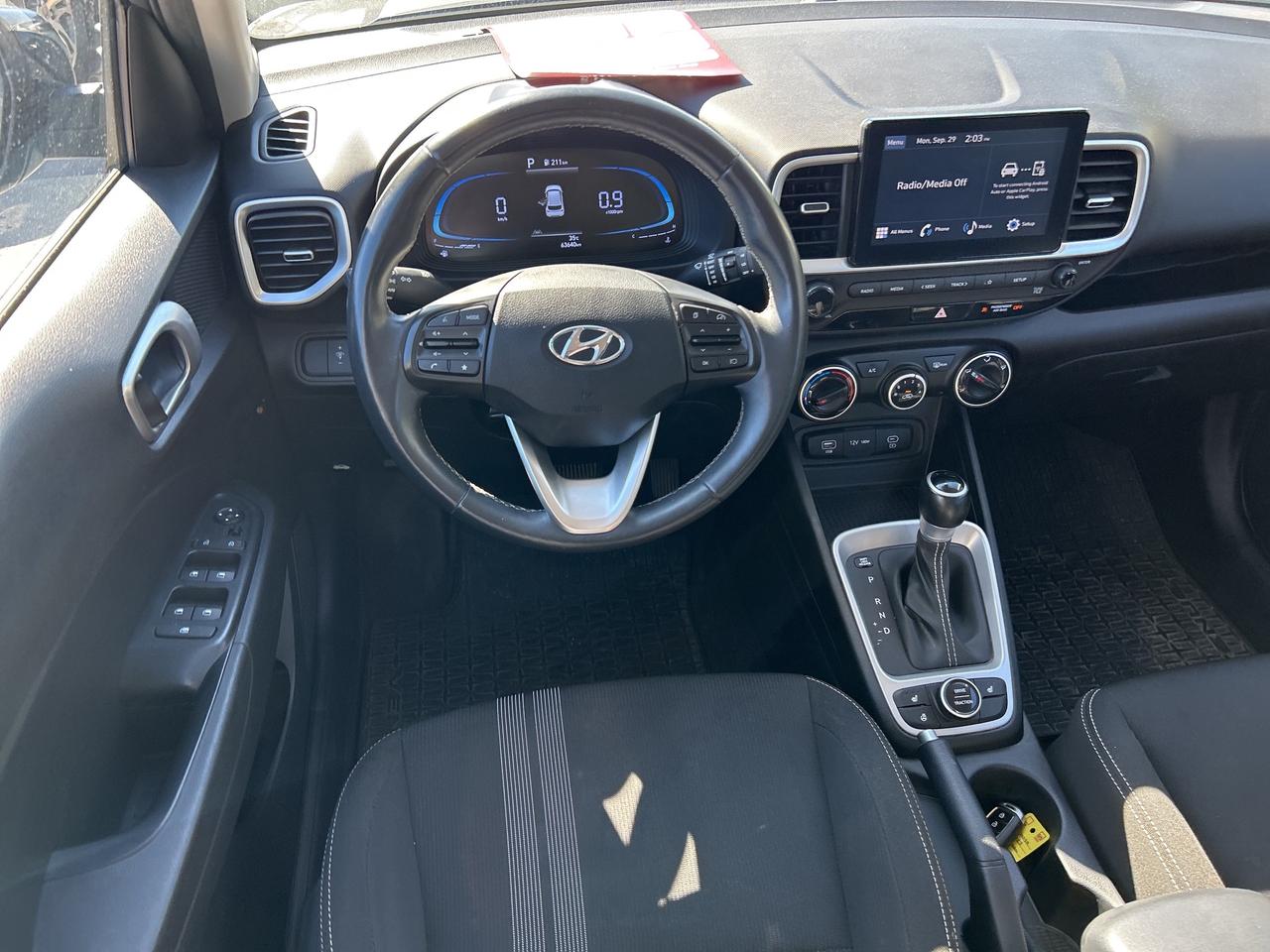 2023 Hyundai Venue PREFERRED, CLEAN CARFAX, REMOTE START, BACK UP CAM Photo