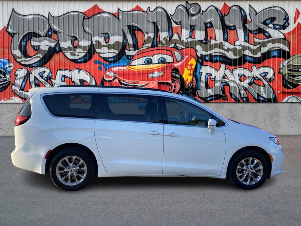 2022 Chrysler Pacifica TOURING L, AWD, CLEAN CARFAX, REMOTE START! - Photo #1