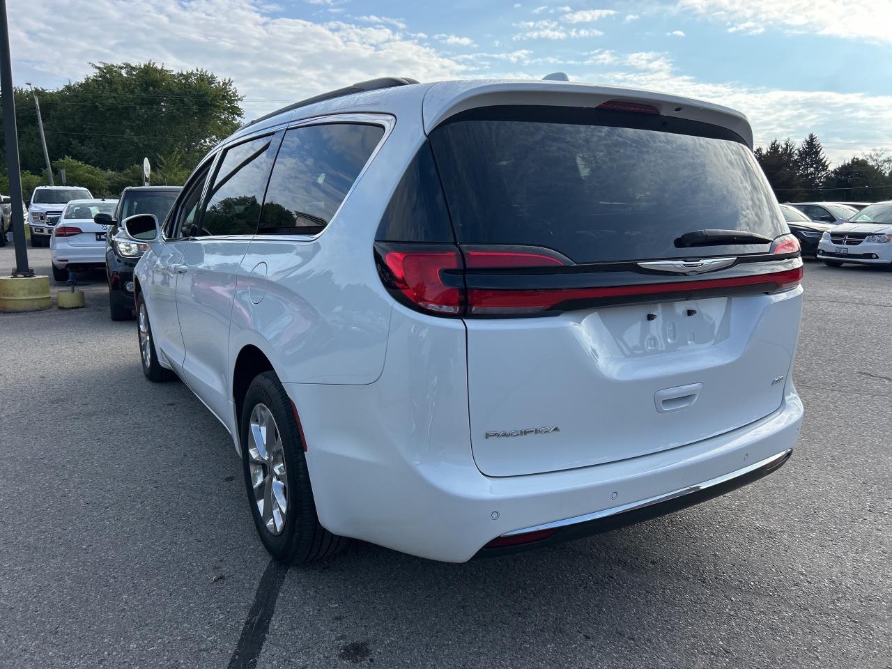 2022 Chrysler Pacifica TOURING L, AWD, CLEAN CARFAX, REMOTE START! - Photo #8