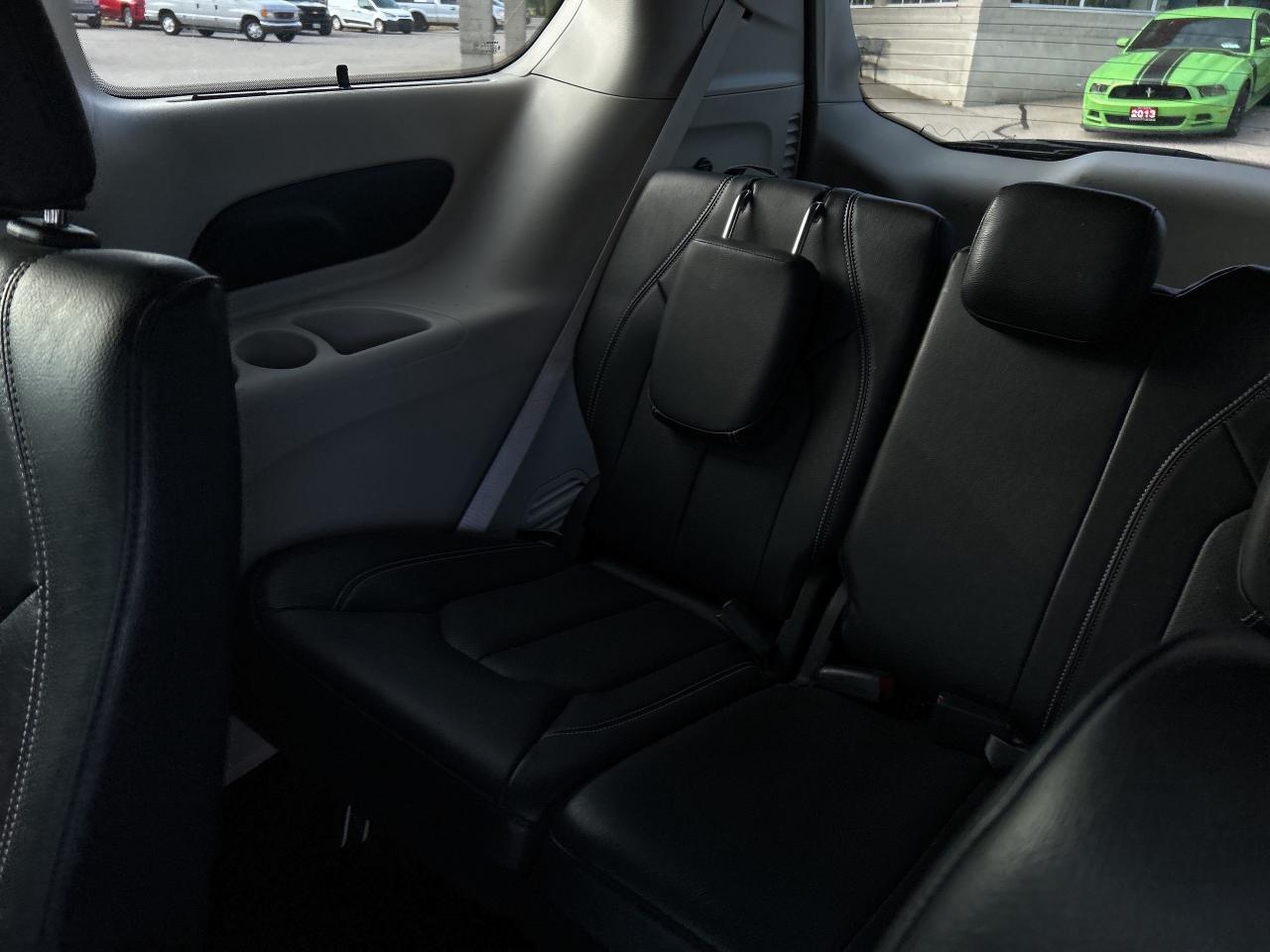 2022 Chrysler Pacifica TOURING L, AWD, CLEAN CARFAX, REMOTE START! - Photo #13