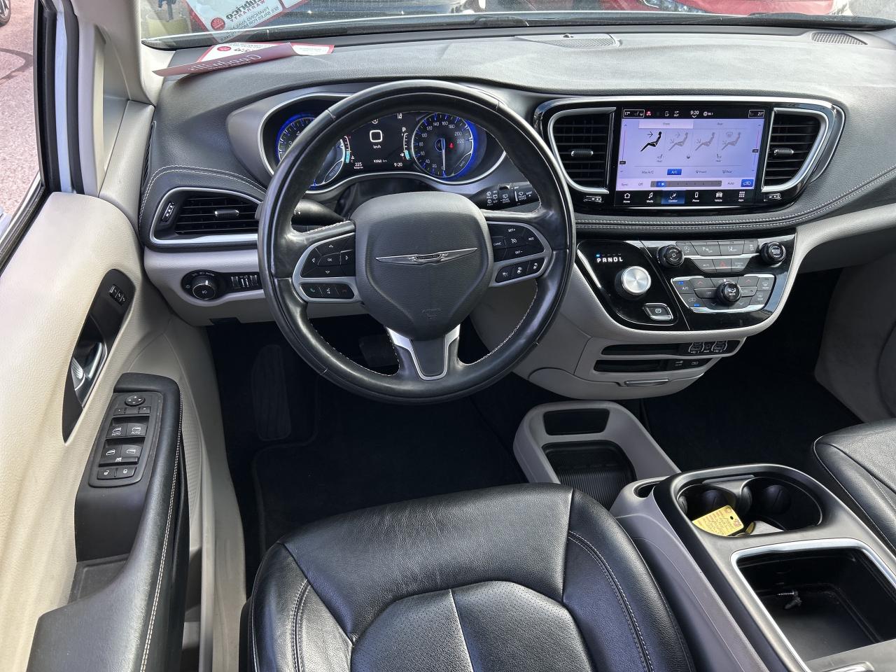 2022 Chrysler Pacifica TOURING L, AWD, CLEAN CARFAX, REMOTE START! - Photo #14