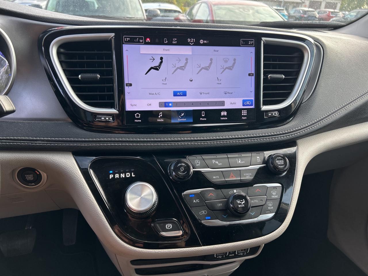 2022 Chrysler Pacifica TOURING L, AWD, CLEAN CARFAX, REMOTE START! - Photo #20