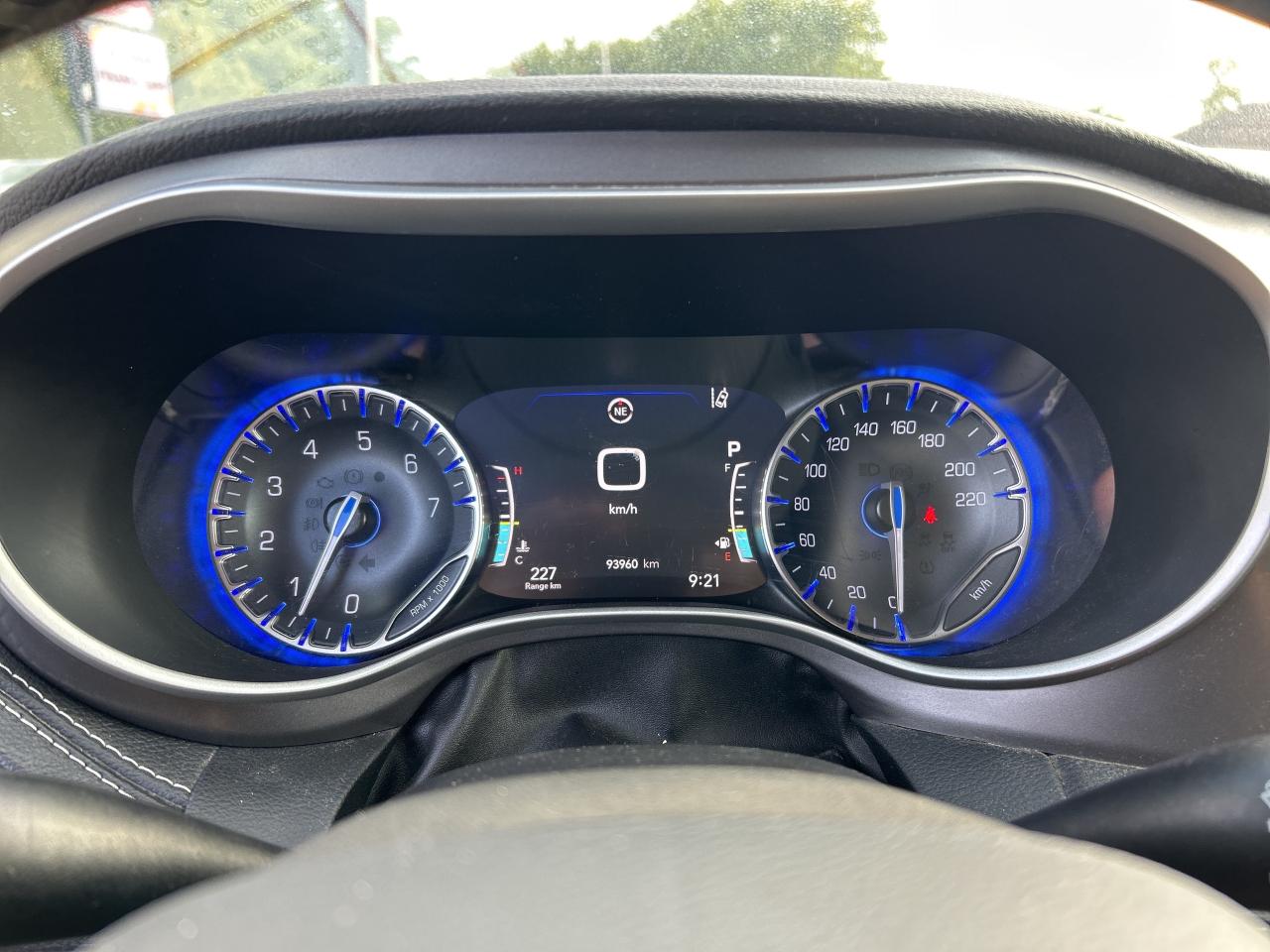 2022 Chrysler Pacifica TOURING L, AWD, CLEAN CARFAX, REMOTE START! - Photo #19