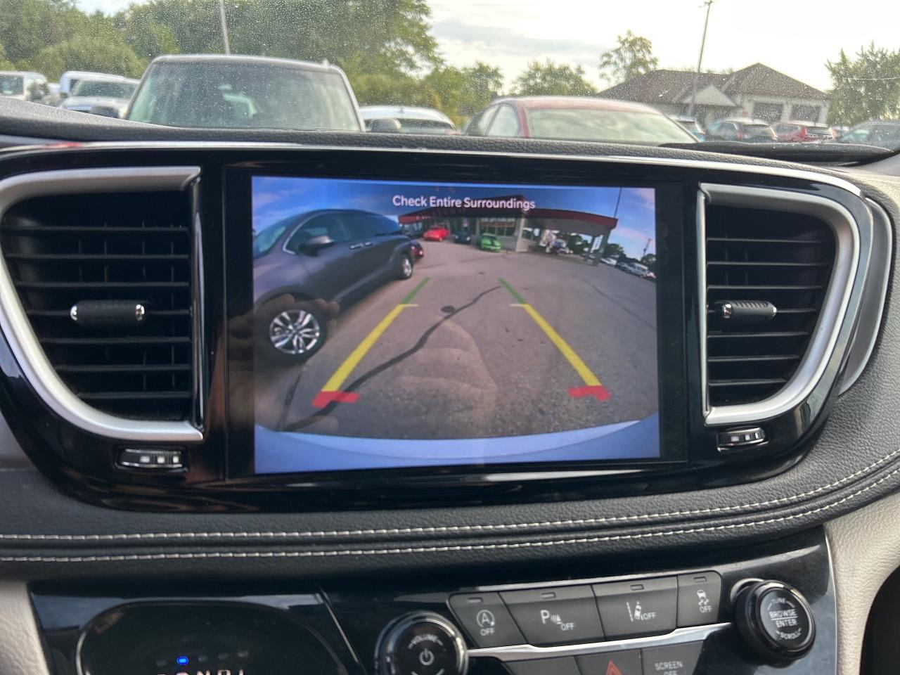 2022 Chrysler Pacifica TOURING L, AWD, CLEAN CARFAX, REMOTE START! - Photo #21