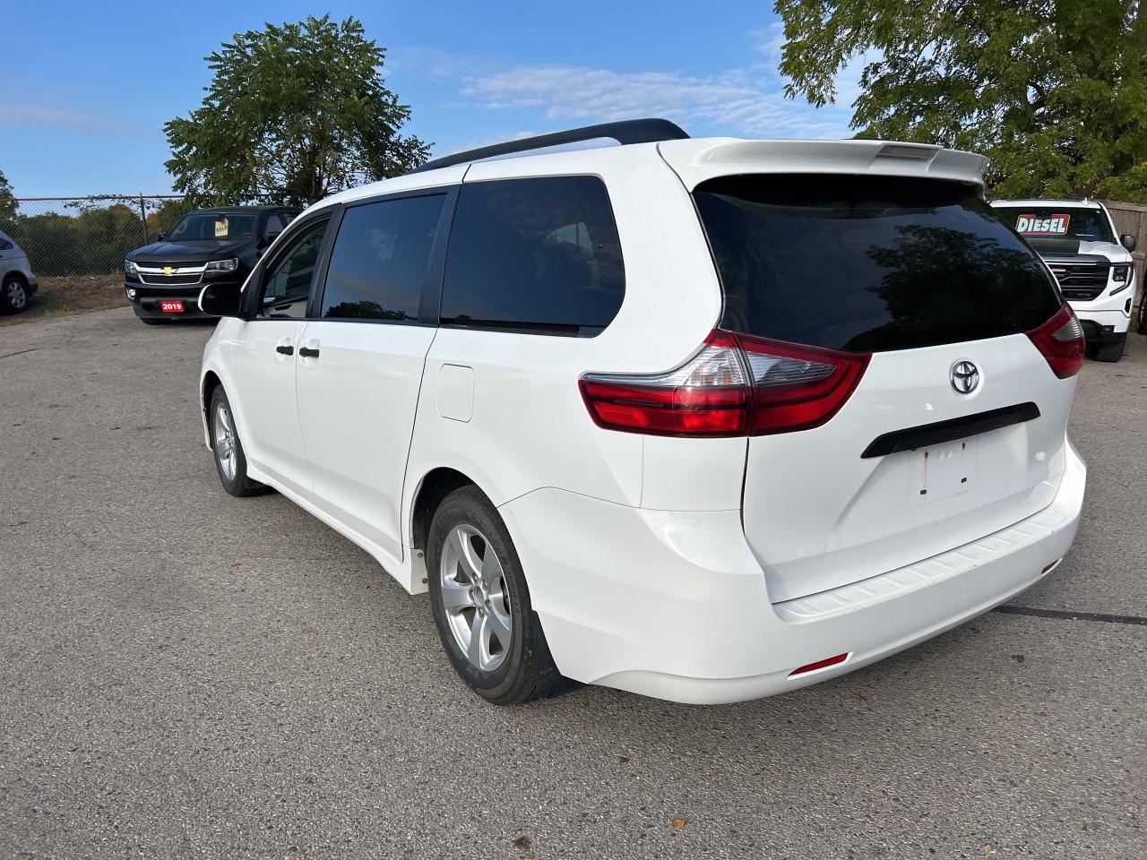 2020 Toyota Sienna CE 7-PASS, BACK UP CAM, REAR CLIMATE CONTROL! - Photo #8