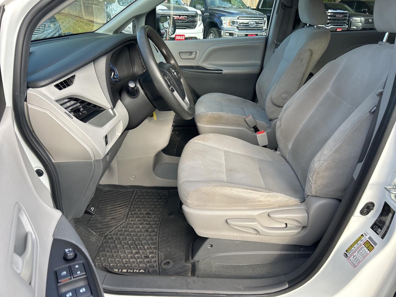 2020 Toyota Sienna CE 7-PASS, BACK UP CAM, REAR CLIMATE CONTROL! - Photo #16