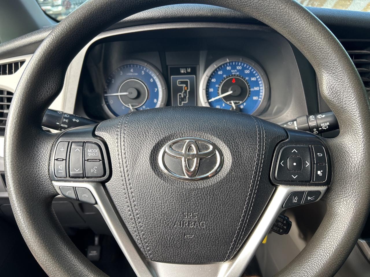 2020 Toyota Sienna CE 7-PASS, BACK UP CAM, REAR CLIMATE CONTROL! - Photo #18