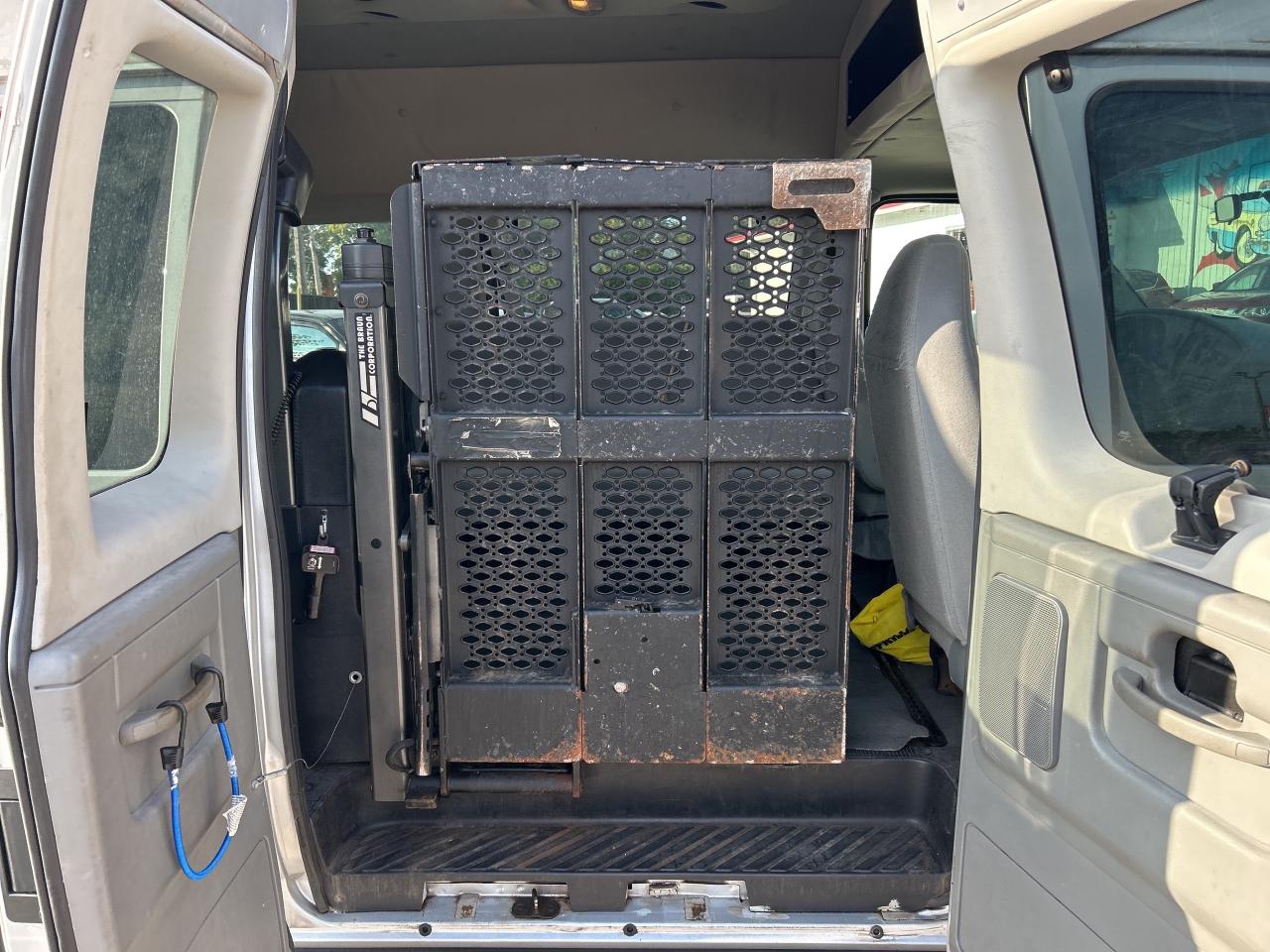 2006 Ford Econoline AS IS, WHEEL CHAIR LIFT, SIDE LOADING - Photo #19