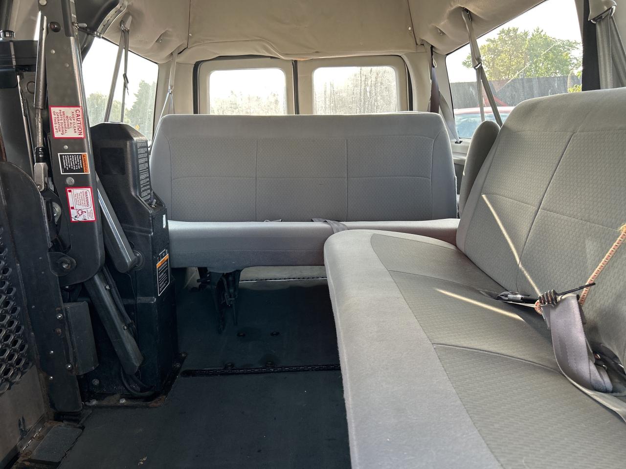 2006 Ford Econoline AS IS, WHEEL CHAIR LIFT, SIDE LOADING - Photo #17